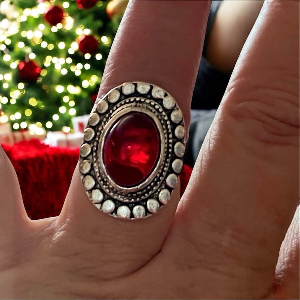 🔥2/$24 or 3/$30🔥 Elegant Red Stone Silver Ring - Picture 1 of 5